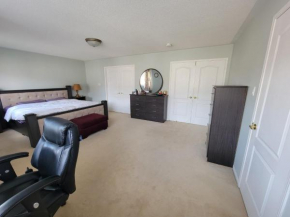 Executive 3BR-2Bath Detached house in Brampton, Walk to Shopping, Restaurants, Transit